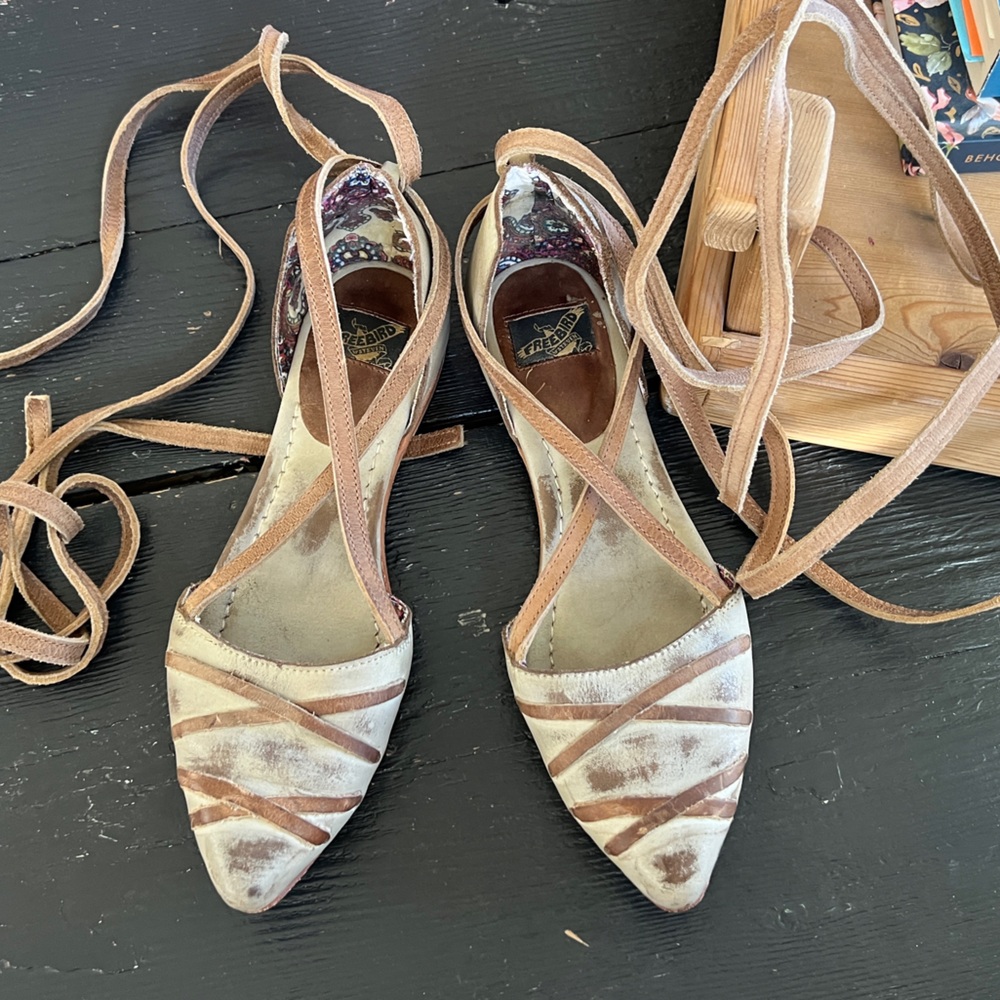 Freebird by Steven Eryn Distressed Leather Cream Tan Lace-Up Tie Flats Shoes 9